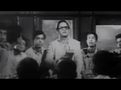 Aao Bachcho Tumhe Dikhaye Jhanki Hindustan Ki Lyrics In Hindi